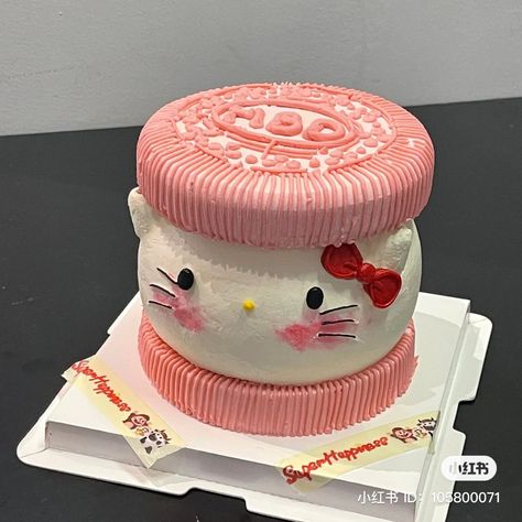 Cute Meals, Hello Kitty Birthday Cake, Kitty Cake, Mini Tortillas, Kawaii Cooking, Sweet Dishes Recipes, Pretty Dessert, Creative Birthday Cakes, Hello Kitty Cake