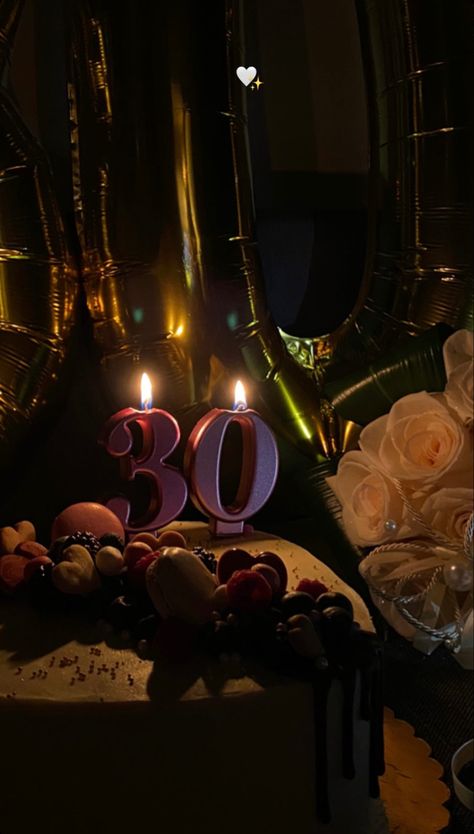 #art #aesthetic #happybday #happybirthdaywishes #30 #celebration #roses #rosesaesthetic #whiteroses #instagram #instagramstoryideas #instagramstylist Turning 30 Aesthetic, 30th Birthday Instagram Story, This Is 30, 30 Th Birthday Photoshoot, 30th Bday Photoshoot Ideas, 30 Birthday Aesthetic, 33rd Birthday Ideas For Women Party, 30 Photoshoot 30th Birthday, 30th Birthday Aesthetic