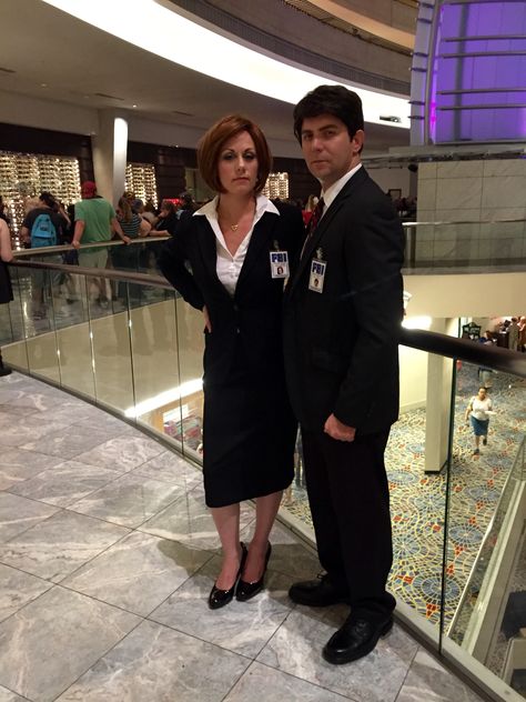 Costuming Dana Scully and Fox Mulder from The X-Files (costume, coplay, how to, halloween, easy, cheap, fbi, dragoncon, comic con, cosplaying, costumer, cosplayer, couples costume, red wig, badge, suit, trust no one) Scully And Mulder Costume, Xfiles Scully And Mulder Costume, X Files Outfit, Mulder And Scully Costume, X Files Costume, X Files Halloween Costume, Scully Costume, Star Trek Tng, Red Wig