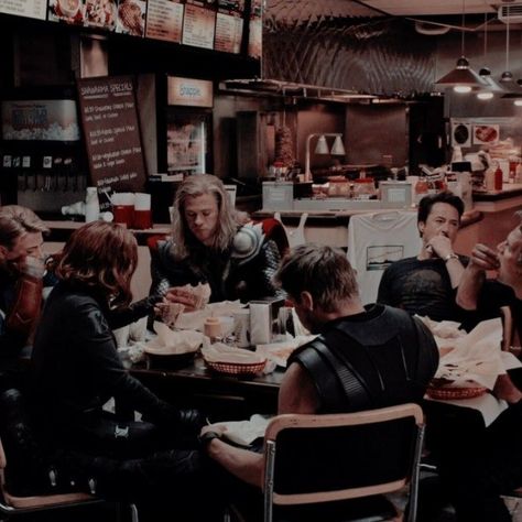 Wallpaper Background Aesthetic, Ironman Spiderman, Dr Marvel, Avengers Team, Thor X Loki, Marvel Aesthetic, Marvel Wall, Marvel Photo, Marvel Images