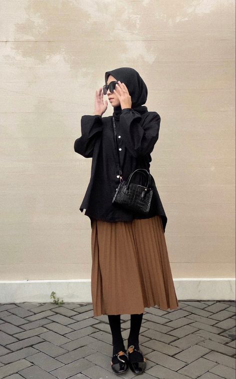 Modest Fits, Hijab Ootd, Style Korea, Midi Dress Style, Korea Style, Couples Poses, Couples Poses For Pictures, Ootd Hijab, Street Outfit