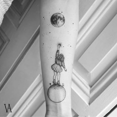 High Quality Minimalistic Tattoos by Surrealist Violeta Arus Minimalist Tattoo Meaning, Paris Tattoo, Typography Tattoo, Stars Tattoo, Hamsa Tattoo, Tattoo Trend, Muster Tattoos, Tattoo Zeichnungen, Irezumi Tattoos