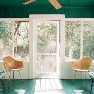 Summer porch Vintage Screen Porch, Green Painted Porch, Green Porch, Green Ceiling, Painted Porch, Green Floor, Porch Floor, Painted Floor, Sun Porch