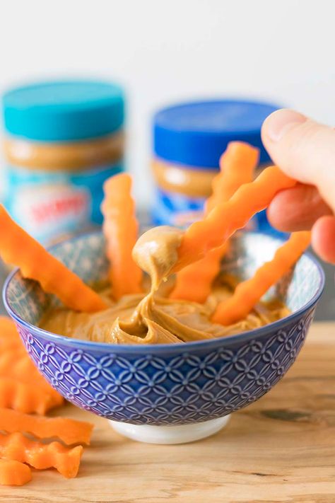 Carrots and peanut butter - a delicious and easy snack Carrot Sticks And Dip, Carrots And Peanut Butter Snack, Carrots And Peanut Butter, Healthy Snack For Kids, Peanut Butter Energy Balls, Skippy Peanut Butter, Peanut Butter Dip, Butter Carrots, Peanut Butter Snacks