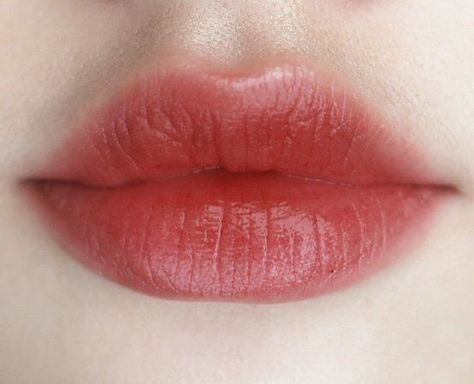 Popsicle lip stain Best Lip Stain, Make Up Diy, Lips Painting, Make Up Tutorials, Red Lip Makeup, Beauty Make-up, Lips Drawing, Makeup Tricks, Winged Liner