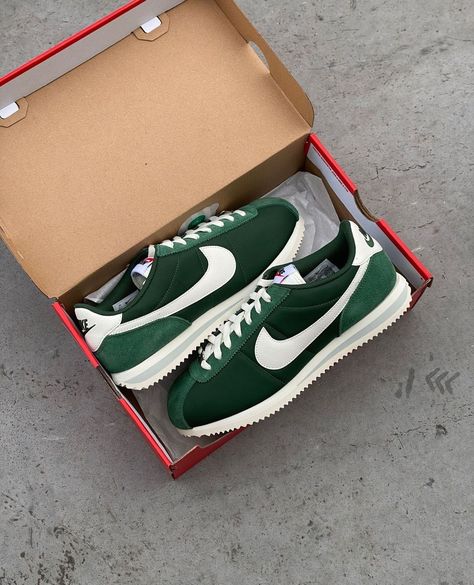 Nike Cortez Outfit Men, Nike Cortez Outfit, Nike Cortez Shoes, Cortez Shoes, Adidas Art, Fashion Dream Job, Nike Fashion Shoes, Jordan Shoes Girls, Expensive Shoes