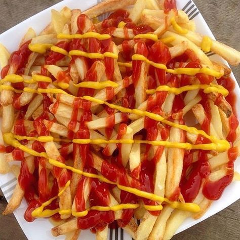 Check out these amazing baked fries from @vegan_emily !! They look so amazing! #veganemily46k Fries With Ketchup, Ketchup And Mustard, Baked Fries, Amazing Food, Ketchup, Mustard, Salt, Baking