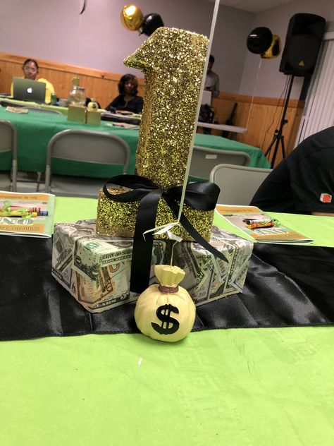 Narco Theme Centerpieces, Money Theme Party Decorations, Cash Themed Party Ideas, Money Party Decorations, Birthday Photoshoot Money Theme, Narco Birthday Theme, Narco Theme Party Decorations, Money Party Theme, Buchon Party Theme For Men