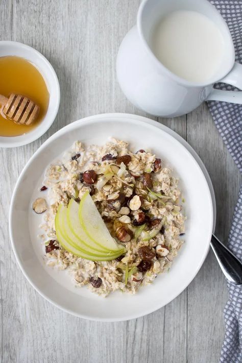 Muesli Recipe Breakfast, Bircher Muesli Recipe, Overnight Muesli, Healthy Easy Breakfast, Muesli Recipe, High Fiber Breakfast, Bircher Muesli, Easy Weekday Meals, Overnight Oats Healthy