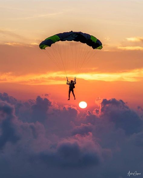 Sky Diving, Sky Diving Photography, Paragliding Drawing, Skydiving Painting, Aesthetic Skydiving, Powered Paragliding, Sky Jumping Skydiving, Shark Mouth, Young Wild Free