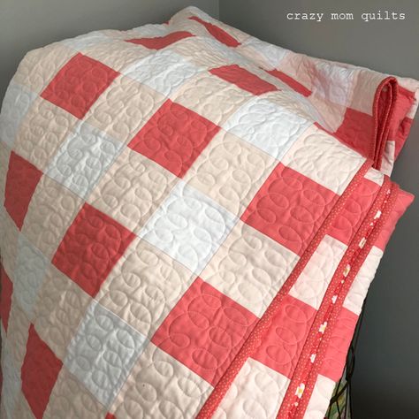 Buffalo Check Quilt, Buffalo Plaid Quilt, Gingham Christmas, Gingham Quilt, Beginner Quilt, Picnic Quilt, Quilt In A Day, Flannel Quilts, Crazy Mom