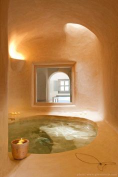 Cob Home, Hottub, Cob House, Bathtub, Spa Room, Dream Bathroom, Cob Bathroom Drømme Bad, Casa Hobbit, Earthship Home, Cob House, Earth Homes, Natural Building, Earthship, Dream Bathrooms, Home Modern