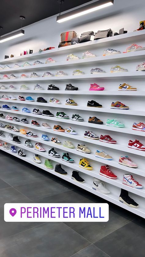 Sneaker Head Closet, Shoe Store Design, Hypebeast Room, Shoe Room, Shoe Wall, Office Renovation, Showroom Interior Design, Jordan Shoes Girls, Mens Clothing Store