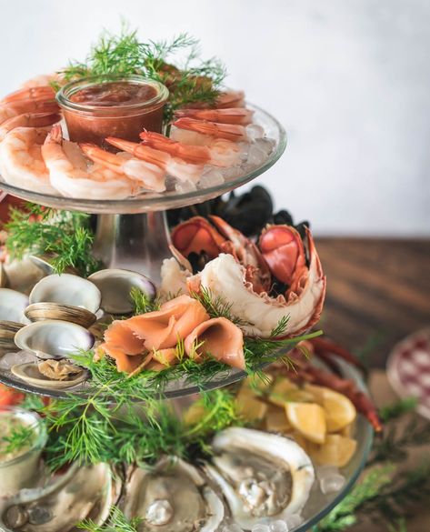 Sea Food Tower, Seafood Display Ideas, Seafood Tower Recipes, Seafood Tower Display, Seafood Tower Ideas, Seafood Charcuterie Board Ideas, Fancy Seafood Dishes, Seafood Platter Ideas, Cold Seafood Platter