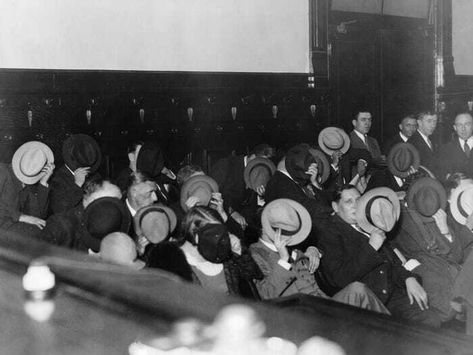 Mobsters Hide Their Faces At Al Capone's Trial 1931 Rare Historical Photos, Dark Images, Al Capone, Historical Moments, Berlin Wall, Newsies, Historical Events, World Trade Center, Rare Photos