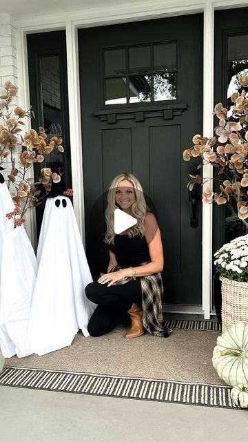 Chelsea Zutavern on Instagram: "DIY ghosts vs. Pottery Barn ghosts!🤍 My back ordered pottery barn ghosts literally shipped the day after I decided to just make my own. Mine cost around $30 to make, I already had tomato cages. The pair of Pottery Barn ghosts are $100. I love them both and now have a little ghost family.🤍 Which would you choose DIY or buy them? . . #ghost #diyghost #potterybarn #potterybarndupe #halloweendecor #spookyseason #falldecor #gilmoregirls #diy #diyhomedecor" Light Up Ghost Front Porch, Ghost For Porch, Ghosts For Front Porch, Diy Lit Ghosts, Ghost Front Porch Decor, Ghost Porch Decor, Pottery Barn Ghost Diy, Outdoor Ghost Diy, Diy Porch Ghosts