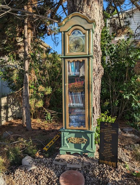 Library Book Storage, Free Little Library, Little Free Library Plans, Tiny Library, Unique Library, Library Plan, Bookstore Cafe, Lending Library, Book Cafe