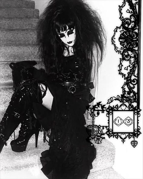 Real Goth, Dark Gothic Fashion, Types Of Goth, Traditional Goth, Emo Dark, Modern Goth, Punk Style Outfits, Goth Subculture, Goth Accessories