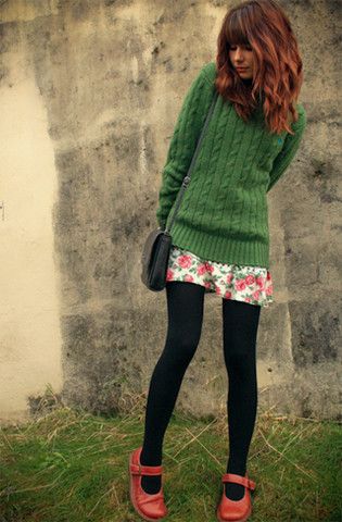 Doc Martens Outfit, Mode Hippie, St Patrick's Day Outfit, Rose Print Dress, Mode Boho, 영감을 주는 캐릭터, Look Vintage, Wearing Red, Mode Vintage