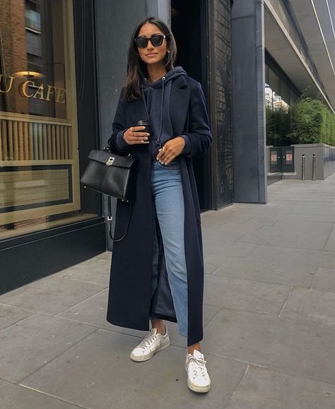 Instagram'da Hannah | COCOBEAUTEA: “Usual weekend attire 💃🏽 (minus a takeout bag)” Style Année 80, Casual Luxe, Winter Mode, Coat Outfits, Vogue Fashion, Style Chic, Mode Inspiration, Comfortable Outfits, Outfits Casuales