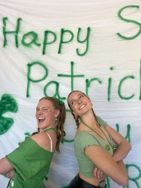 St Pattys Day Aesthetic, Saint Patricks Day Outfit College, St Pattys Day Outfit College, St Patricks Day Aesthetic, Fit Poses, St Pattys Outfit, Pattys Day Outfit, Event Nails, St Pattys Party