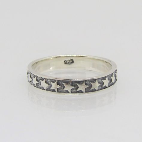 Vintage Eternity Band, Ring Inspo, Rings Silver, Eternity Band Ring, Classy Jewelry, Funky Jewelry, Jewelry Lookbook, Star Ring, Jewelry Outfit