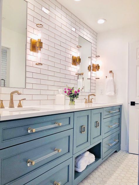 Jack & Jill Bath - Transitional - Bathroom - Atlanta - by Jemm Interiors | Houzz Teenager Bathroom Ideas, Teenage Bathroom, Contemporary Bathroom Inspiration, Teen Bathrooms, Girl Bathroom, Girl Bathrooms, House Redesign, Bathtub Remodel