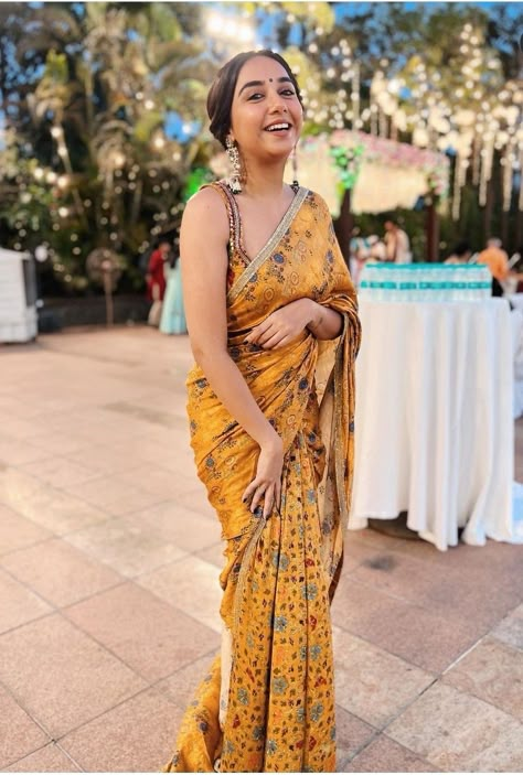 Woman in a gorgeous mustard saree Mustard Indian Outfit, Saree Yellow Haldi, Yellow Saree For Haldi Bridesmaid, Makeup On Yellow Saree, Mostlysane Saree, Yellow Saree Look Traditional, Prajakta Koli Saree, Mustard Yellow Outfit Indian, Bridesmaid Saree Look