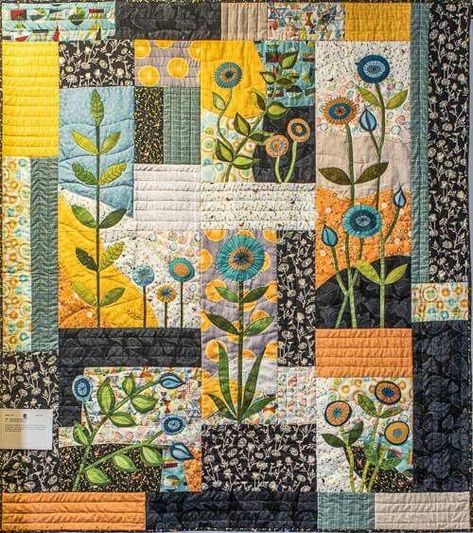 Fiber Art Quilts Tutorials, Textile Art Quilt, Contemporary Art Quilt, Floral Quilts, Sunflower Quilts, Quilted Wall Hanging, Quilt Modernen, Fiber Art Quilts, Flower Quilts