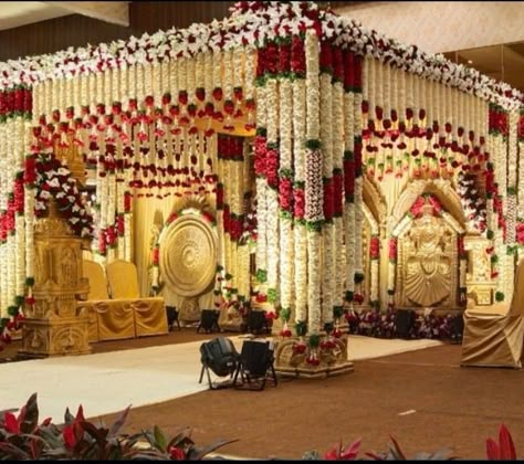 Small Mandapam Decoration, Traditional Pelli Mandapam Decoration, Telugu Mandapam Decorations, Telugu Wedding Stage Decoration, Muhurtham Mandapam Decor, Telugu Wedding Mandap Decoration, Traditional Telugu Wedding Decor, Pelli Mandapam Decoration Simple, Telugu Wedding Decor