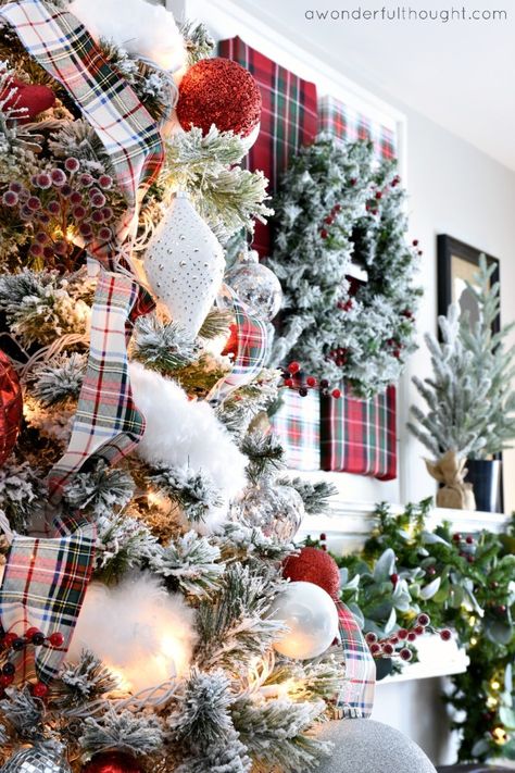 Red, Green and Plaid Christmas Tree - A Wonderful Thought Christmas Tree Inspiration Red And Gold, Christmas Tree Inspiration White, Tartan Plaid Christmas, Red Christmas Decor, Plaid Christmas Decor, Lodge Cabin, Cabin Christmas, Tartan Christmas, Christmas Tree Decorations Diy