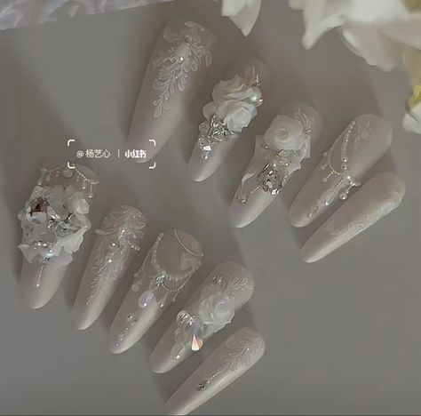 Royal Wedding Nails, White Princess Nails, Royalty Nail Designs, White Chinese Nails, Chinese Wedding Nails, White Nails Rhinestones, Nails For Wedding The Bride, Pretty Wedding Nails, Pearl Nail Designs