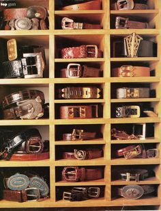 Belt Display Retail, Belt Store, Shoe Store Design, Belt Rack, Belt Storage, Belt Organizer, Clothing Store Displays, Belt Display, Room Organisation