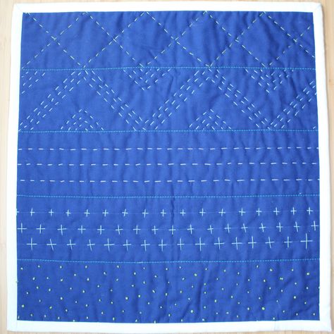 Hand Quilting Designs Patterns, Hand Quilting Stitches, Beginner Hand Quilting, Hand Quilting Projects, Quilting Styles, Hand Quilting Frames, Easy Hand Quilting, Hand Quilting Technique, Sewing By Hand