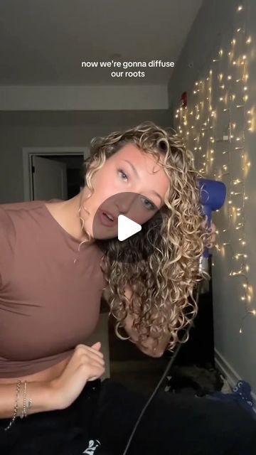 Han on Instagram: "I am team diffusing now 😭 cant wait 20 hours for my hair to airdry but this is how i diffuse for minimal frizz🥰 @dysonbeauty 
.
.
#curlyhair #curlyhairroutine #curlygirl #curlyhairtutorial" How To Use A Diffuser, How To Use A Diffuser On Curly Hair, How To Diffuse Curly Hair, Diffuser Hair Dryer, Diffuser Hair, Hair Dryer Diffuser, Dyson Supersonic, Hair Diffuser, Curly Hair Tutorial