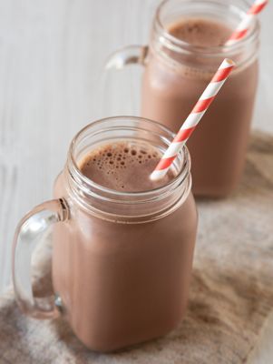 Cream Soda Recipe, Egg Cream, Chocolate Egg, Soda Recipe, Chocolate Milkshake, Fancy Drinks, Cream Soda, Paula Deen, Chocolate Eggs