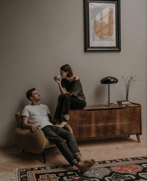 Engagement Photoshoot At Home, Couple Chilling At Home, Home Couple Photoshoot Ideas, Living Room Photoshoot, Tulum Photoshoot, Room Photoshoot, Cozy Couple, Prenuptial Photoshoot, Couple Home