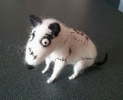 Weird Needle Felting, Goth Needle Felting, Halloween Needle Felting, Needle Felted Fairy, Monster Under The Bed, Needle Felting Diy, Felting Ideas, Felted Wool Crafts, Felt Fairy