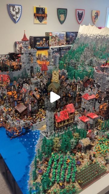 Beyond the Brick on Instagram: "Huge LEGO Castle by @intenss_bricks" Lego Ideas To Build Easy House, Cool Lego Builds, Lego Castle Moc, Lego Castle Ideas, Lego City Layout, Model Castle, Lego House Ideas, Lego Village, Lego Medieval