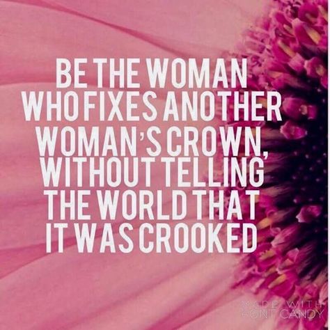 Be the woman who fixes another woman's crown, without telling the world that it was crooked. Frases Tumblr, Intp, Infp, Infj, Good Advice, Note To Self, The Words, Great Quotes, Inspirational Words