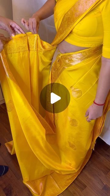 Bridal Makeup Videos, Saree Drape, Saree Wearing, New Saree Designs, Saree Draping, Indian Natural Beauty, Purple Saree, Gold Earrings Models, Tamil Girls