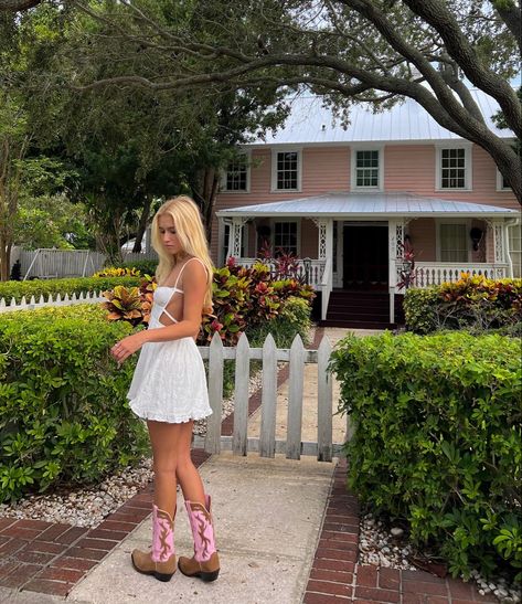 Cute Dresses With Cowgirl Boots, Sun Dress Cowboy Boots, Cowboy Boot With Dress, Sun Dress And Cowgirl Boots, Floral Dress Cowboy Boots, Summer Dress And Cowboy Boots, Dorm Photoshoot, Sundress Cowboy Boots, Summer Dress With Cowboy Boots