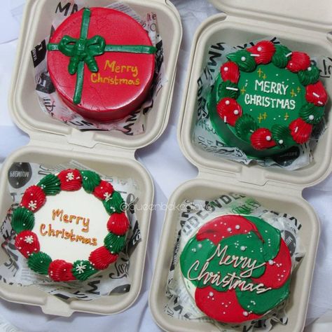 Cake Decorating Ideas Christmas, Vegan Christmas Cake, Christmas Cake Design, Best Christmas Cake, Christmas Cake Decorating Ideas, Christmas Log Cake, Mini Christmas Cakes, Christmas Cakes Easy, Christmas Themed Cake