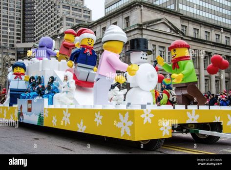 Download this stock image: Lego float partaking in the celebration of the 109th edition of the Santa Claus Parade. More than a half-million people attend the parade every year. - 2ENXWNN from Alamy's library of millions of high resolution stock photos, illustrations and vectors. Santa Claus Parade, Christmas Parade Floats, The Santa Claus, Lego Christmas, Parade Float, Christmas Parade, Lego Toys, Multiple Images, Us Images