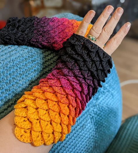 My Crochet Dragon Scale Gloves, Love The Colour Transition On These Christmas Present Images, Dragon Scale Gloves, Rainbow Things, Leaf Blanket, Crochet Gloves Pattern, Dragon Scales, Crochet Dragon, Crochet Gloves, Dragon Scale