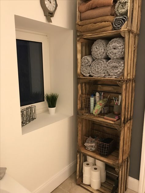 Wooden Crate Bathroom Storage, Crate Shelving Ideas, Wood Crate Ideas Home Decor, Crates In Bathroom, Wooden Crate Bathroom Ideas, Wooden Crate Shelves Bathroom, Wooden Crate Projects Diy, Crate Bedroom Ideas, Diy Bathroom Shelving Ideas