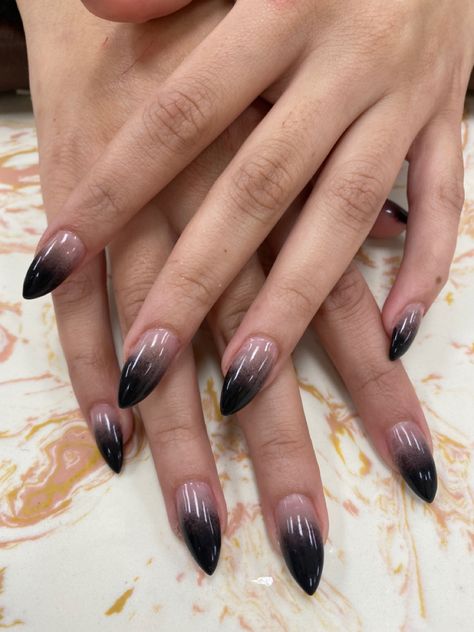 Ombre Black Nails Acrylic, Black White Ombré Nails, Ombré French Tip Black, Black To Clear Ombre Nails, Black Faded French Nails, Faded Black Tip Nails, Pink Black Ombré Nails, Black Ombre French Nails, Black Gradient Nails Short