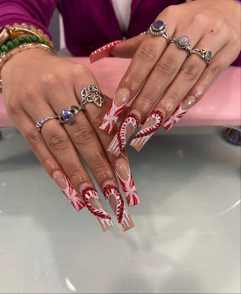 Candy Cane And Gingerbread Nails, Christmas Nails Acrylic Long Bling, Winter Freestyle Nails, Halloween Freestyle Nails, Gingerbread Nails Acrylic, Braiders Nails, Christmas Candy Cane Nails, Gingerbread Nails, Acrylic Nail Designs Coffin