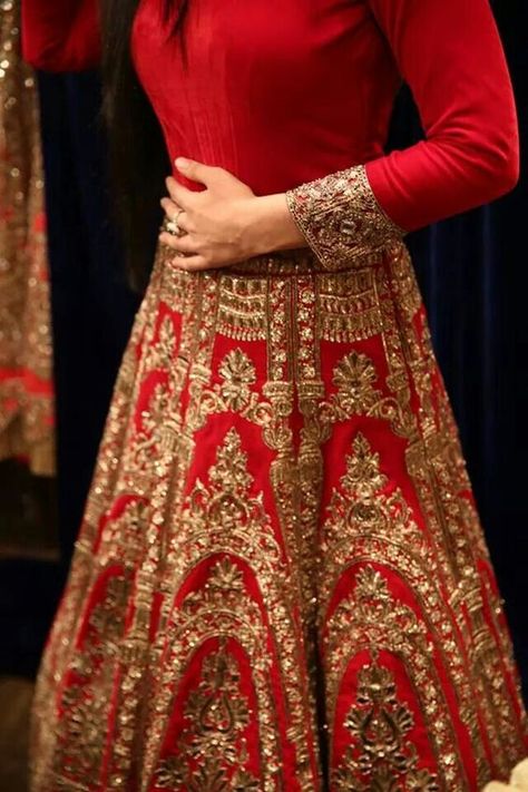 using different choli and dupatta with wedding outfits भारतीय दुल्हन संबंधी, Saree Bollywood, Salwar Kamiz, Red Lehenga, Desi Clothes, Patiala Salwar, Indian Bridal Wear, Indian Couture, Wedding Lehenga