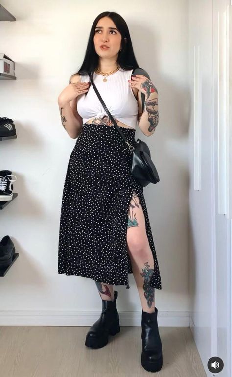 Curvy Inspired Outfits, Japan Street Style Plus Size, Soft Belly Outfits, Plus Size Edgy Outfits Summer, Goth Cottagecore Outfits, Grown Up Goth, Grunge Outfits Edgy Plus Size, Mid Size Alternative Fashion, Big Tummy Outfits For Women